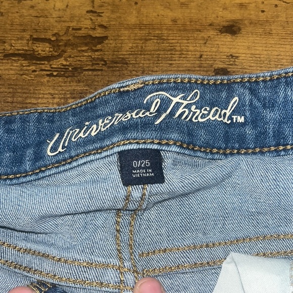 Universal Threads Shorts - Picture 2 of 3